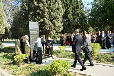 Şirvanda Zəfər Günü münasibətilə Şəhidlər Xiyabanı ziyarət olunub.
