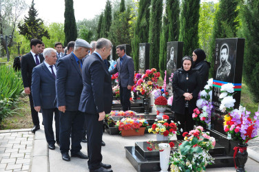 Şəhər İcra Hakimiyyətinin başçısı aprel ayının sonuncu cümə axşamı şəhid ailələrinin üzvləri ilə birlikdə Şəhidlər xiyabanını ziyarət edib.