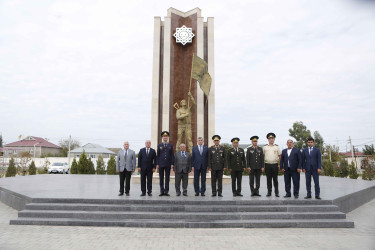 Azərbaycan Respublikasının Silahlı Qüvvələri tərəfindən Qarabağ iqtisadi rayonunda keçirilən lokal xarakterli antiterror tədbirləri zamanı ordumuzun şəhid olmuş hərbi qulluqçusu, polkovnik-leytenant Rəşad Hüseynovun il mərasimi keçirilib.