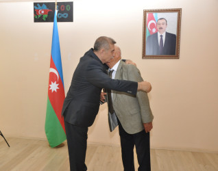 Şirvan Şəhər İcra Hakimiyyətinin başçısı İlqar Abbasov Əməkdar jurnalist Tofiq Hüseynovla görüşüb.