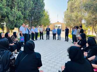 Şirvan Şəhər İcra Hakimiyyətinin başçısı iyul ayının sonuncu cümə axşamı  şəhid ailələri ilə birlikdə Şəhidlər Xiyabanını ziyarət edib.