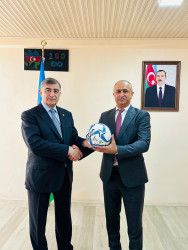 Şirvan Şəhər İcra Hakimiyyətinin başçısı İlqar Abbasov “Şirvan” futbol klubunun üzvləri ilə görüşüb.
