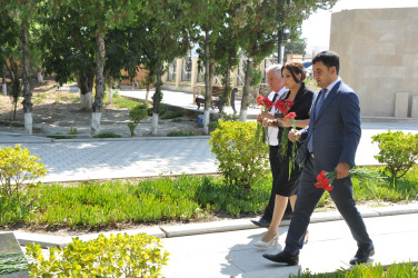 Şəhər İcra Hakimiyyətinin başçısı iyul ayının sonuncu cümə axşamı şəhid ailələrinin üzvləri ilə birlikdə Şəhidlər xiyabanını ziyarət edib.