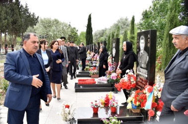 Şəhid Ərəbli Rahil Rafiq oğlunun anım günü ilə əlaqədar məzarı ziyarət olunub.