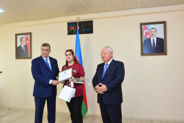 Şirvanda yüksək bal toplayan məzunlarla görüş keçirilib.