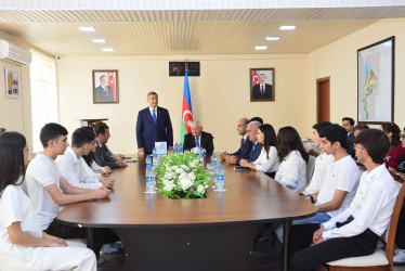 Şirvanda yüksək bal toplayan məzunlarla görüş keçirilib.