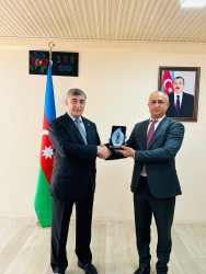 Şirvan Şəhər İcra Hakimiyyətinin başçısı İlqar Abbasov “Şirvan” futbol klubunun üzvləri ilə görüşüb.