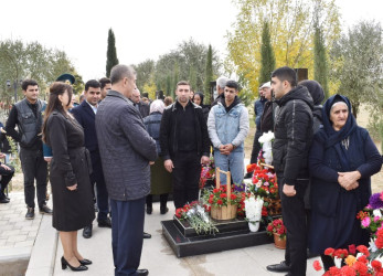 Zəfər Günü münasibətilə Şəhidlər Xiyabanı ziyarət olunub.