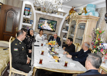 Vətən müharibəsinin şəhidləri Süleyman Bağırovun və Əli Mənəflinin ailələri ziyarət olunub.