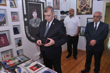 Şirvan Şəhər İcra Hakimiyyətinin başçısı İlqar Abbasov Anım Günü ərəfəsində şəhid ailələrini və müharibə əlillərini ziyarət edib.
