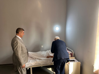 Şəhid anası müalicə aldığı xəstəxanada ziyarət edilib.