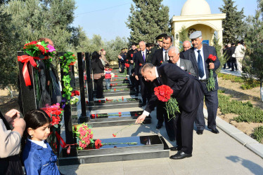 Şirvanda Zəfər Günü münasibətilə Şəhidlər Xiyabanı ziyarət olunub.