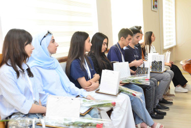 Şirvanda yüksək bal toplayan məzunlarla görüş keçirilib.