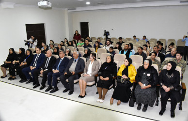 “Zəfər Günü” ərəfəsində Şirvan Gənclər Evində şəhidlərə həsr olunmuş “Yarımçıq qalmış” adlı tamaşa nümayiş olunub.