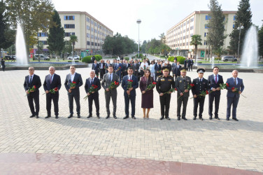 Şirvanda Müstəqilliyin Bərpası Günü qeyd edilib, ağacəkmə aksiyası keçirilib.