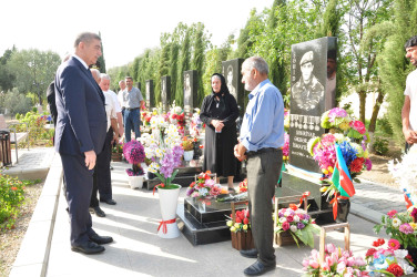 Şirvan Şəhər İcra Hakimiyyətinin başçısı avqust ayının sonuncu cümə axşamı Şəhidlər xiyabanını ziyarət edib, şəhid ailələri ilə görüşüb.