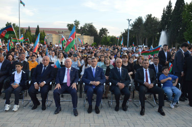 Şirvanda Ümummilli lider, Ulu Öndər Heydər Əliyevin anadan olmasının 102-ci ildönümünə həsr olunmuş konsert təşkil edilib.