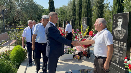 Şirvan Şəhər İcra Hakimiyyətinin başçısı iyul ayının sonuncu cümə axşamı  şəhid ailələri ilə birlikdə Şəhidlər Xiyabanını ziyarət edib.
