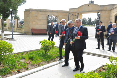 Şəhər İcra Hakimiyyətinin başçısı aprel ayının sonuncu cümə axşamı şəhid ailələrinin üzvləri ilə birlikdə Şəhidlər xiyabanını ziyarət edib.