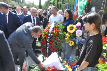 Şəhid polkovnik-leytenant Rəşad Hüseynovun xatirəsi anılıb.