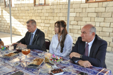 Şirvan Şəhər İcra Hakimiyyətinin başçısı İlqar Abbasov Anım Günü ərəfəsində şəhid ailələrini və müharibə əlillərini ziyarət edib.
