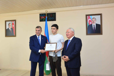 Şirvanda yüksək bal toplayan məzunlarla görüş keçirilib.