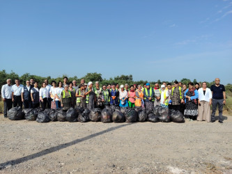 “Konstitusiya və Suverenlik İli” çərçivəsində Şirvanda növbəti təmizlik aksiyası keçirilib.
