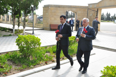 Şəhər İcra Hakimiyyətinin başçısı aprel ayının sonuncu cümə axşamı şəhid ailələrinin üzvləri ilə birlikdə Şəhidlər xiyabanını ziyarət edib.