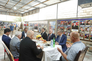 Şirvanda lokal xarakterli antiterror tədbirləri zamanı şəhid olmuş hərbi qulluqçuların ailələri ziyarət olunub.