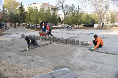 Şirvan şəhərində “Bizim həyət” layihəsi çərçivəsində üçüncü məhəllə abadlaşır.