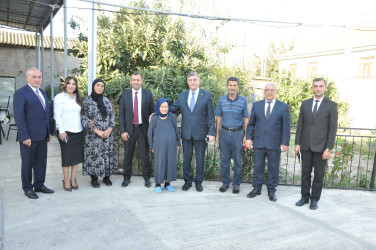 Şirvan Şəhər İcra Hakimiyyətinin başçısı İlqar Abbasov Anım Günü ərəfəsində şəhid ailələrini və müharibə əlillərini ziyarət edib.