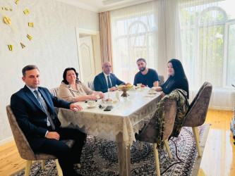 Şirvan şəhərində Anım Günü ərəfəsində şəhid ailələri və müharibə əlilləri ziyarət olunur.