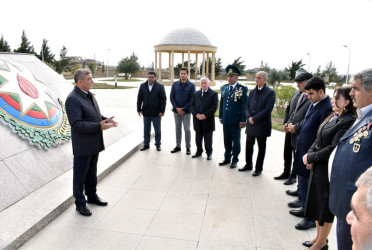 Şirvan Şəhər İcra Hakimiyyətinin başçısı Bayraq meydanında təmir-bərpa işlərilə tanış olub.