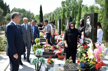 Şirvan Şəhər İcra Hakimiyyətinin başçısı Şəhidlər Xiyabanını ziyarət edib, şəhid ailələri ilə görüşüb.