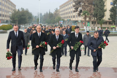 Şirvanda Ümummilli Lider Heydər Əliyevin anım günü silsilə tədbirlərlə qeyd olunur.