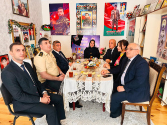 Şirvan Şəhər İcra Hakimiyyətinin başçısı İlqar Abbasov “Anım Günü” ərəfəsində Vətən müharibəsi əlillərini və şəhid ailələrini ziyarət edib.