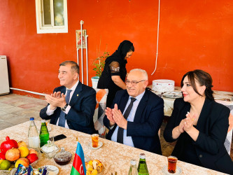 Şirvan Şəhər İcra Hakimiyyətinin başçısı İlqar Abbasov “Anım Günü” ərəfəsində Vətən müharibəsi əlillərini və şəhid ailələrini ziyarət edib.