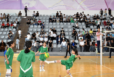 Şirvan şəhərində 28 May - Müstəqillik Gününə həsr olunmuş voleybol idman növü üzrə seleksiya xarakterli yarış keçirilib.