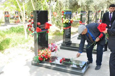 Şəhər İcra Hakimiyyətinin başçısı aprel ayının sonuncu cümə axşamı şəhid ailələrinin üzvləri ilə birlikdə Şəhidlər xiyabanını ziyarət edib.