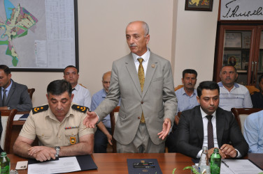 Şirvan Şəhər İcra Hakimiyyətinin başçısı İlqar Abbasov şəhidlərin ordenlərlə təltif olunması ilə bağlı şəhid ailələri ilə görüşüb.