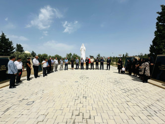 Şirvan Şəhər İcra Hakimiyyətinin başçısı “Konstitusiya və Suverenlik İli” çərçivəsində Müstəqillik Günü münasibətilə şəhid ailələri ilə birlikdə Şəhidlər Xiyabanını ziyarət edib.