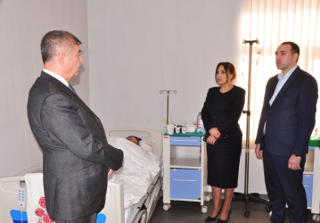 Şəhər İcra Hakimiyyətinin başçısı İlqar Abbasov şəhid anasını müalicə aldığı xəstəxanada ziyarət edib.