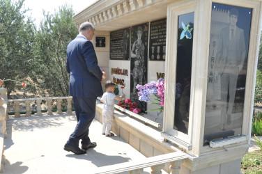 Şəhər İcra Hakimiyyətinin başçısı iyul ayının sonuncu cümə axşamı şəhid ailələrinin üzvləri ilə birlikdə Şəhidlər xiyabanını ziyarət edib.