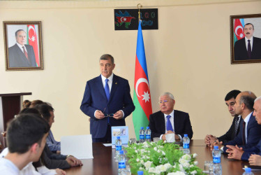 Şirvanda yüksək bal toplayan məzunlarla görüş keçirilib.