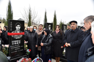 Şirvanda Vətən müharibəsinin şəhidi Ramil Vüqarəddin oğlu Əliyevin doğum  günü qeyd edilib.