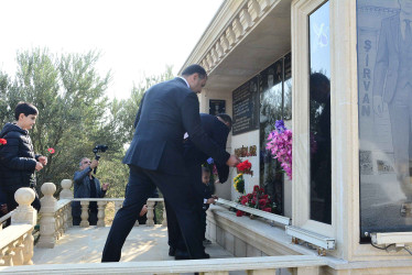 Şirvanda Zəfər Günü münasibətilə Şəhidlər Xiyabanı ziyarət olunub.