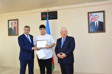 Şirvanda yüksək bal toplayan məzunlarla görüş keçirilib.