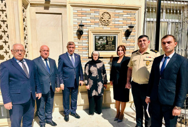Şirvan Şəhər İcra Hakimiyyətinin başçısı İlqar Abbasov “Anım Günü” ərəfəsində Vətən müharibəsi əlillərini və şəhid ailələrini ziyarət edib.