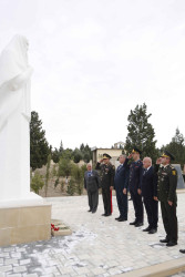 Azərbaycan Respublikasının Silahlı Qüvvələri tərəfindən Qarabağ iqtisadi rayonunda keçirilən lokal xarakterli antiterror tədbirləri zamanı ordumuzun şəhid olmuş hərbi qulluqçusu, polkovnik-leytenant Rəşad Hüseynovun il mərasimi keçirilib.