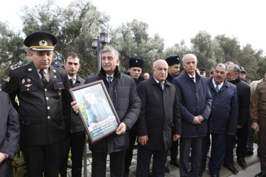 Vətən müharibəsi şəhidi Elnur Qarayevin anım günü qeyd edilib.